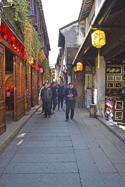 我给她发个红包，她说那怎么可以，我说不要这么客气，她说要是你转个一千来我才不会客气，我怎么回答？游戏画面